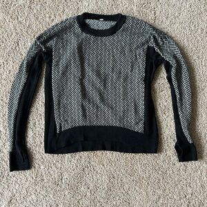 Lululemon black and white sweater. Size 6 gently worn.